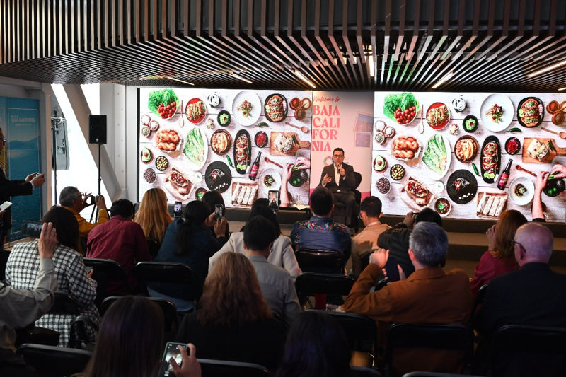 Ponencia magistral del secretario de Turismo de Baja California, Miguel Aguíñiga.