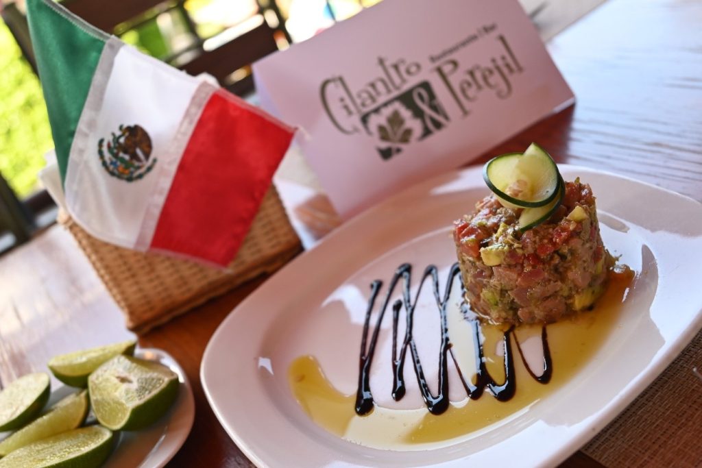 Variedad de platillos nacionales e internacionales se ofrecen en “Cilantro & Perejil”.