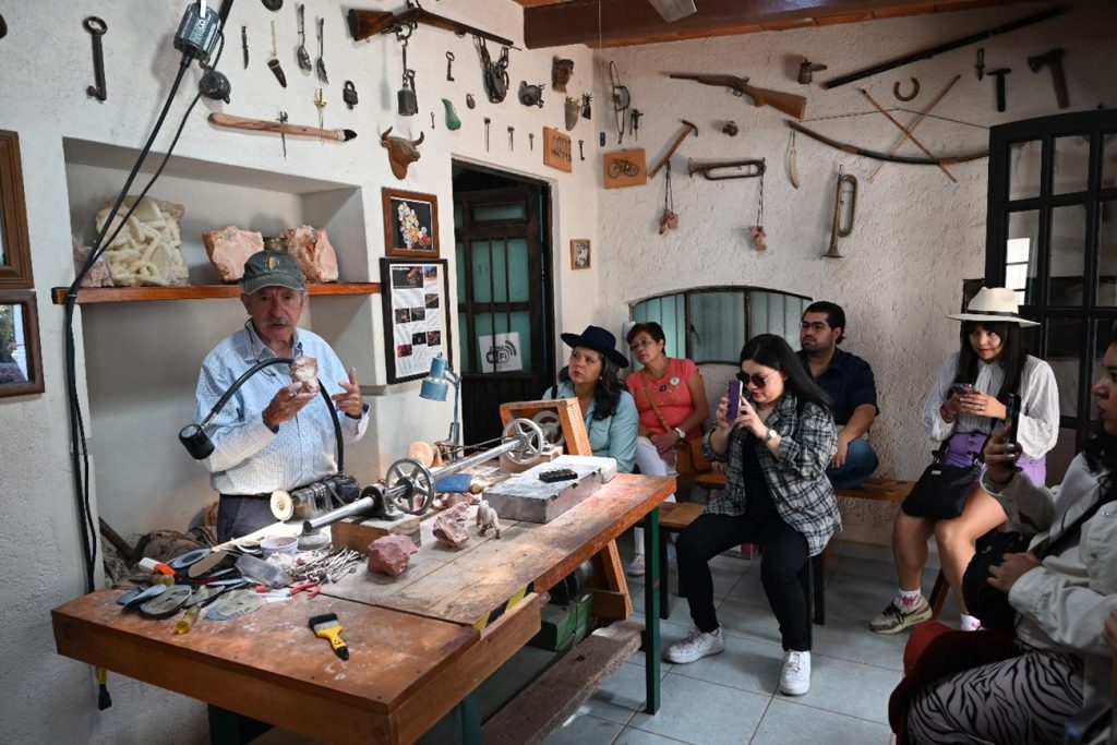 Taller y joyería del maestro artesano Héctor Montes en La Trinidad.
