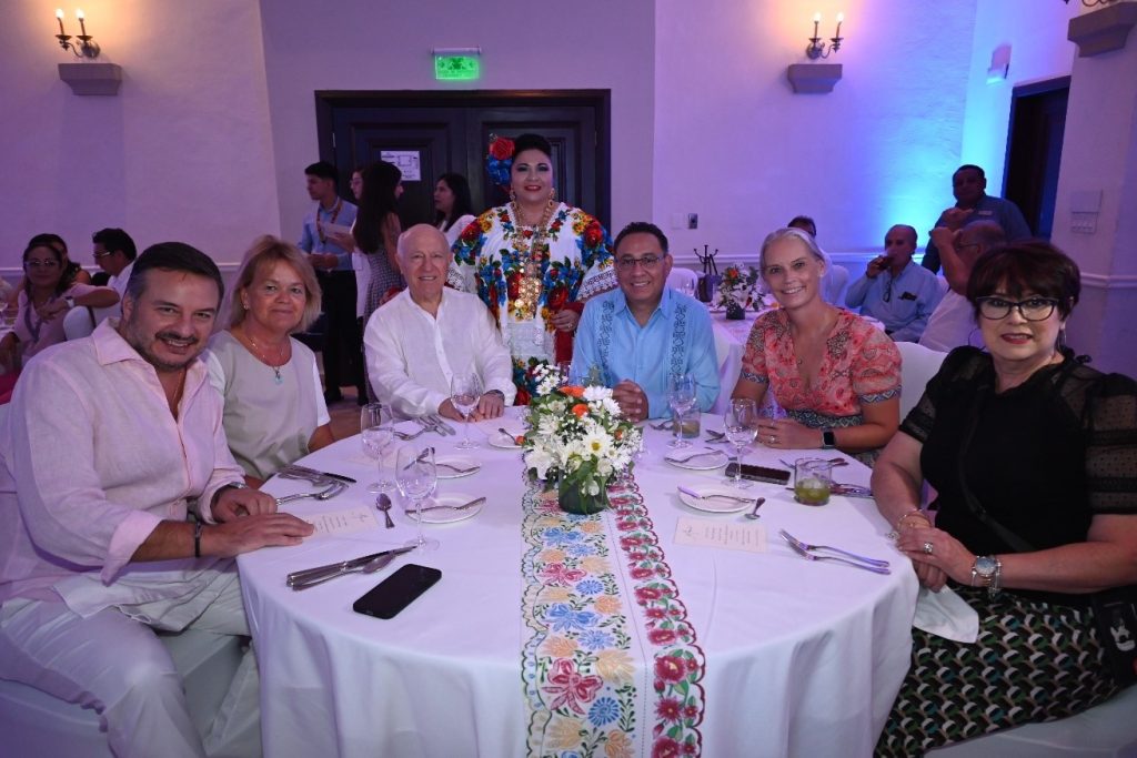 Cena de Clausura de la Primer Convención de CONEXSTUR en Mérida, Yucatán.