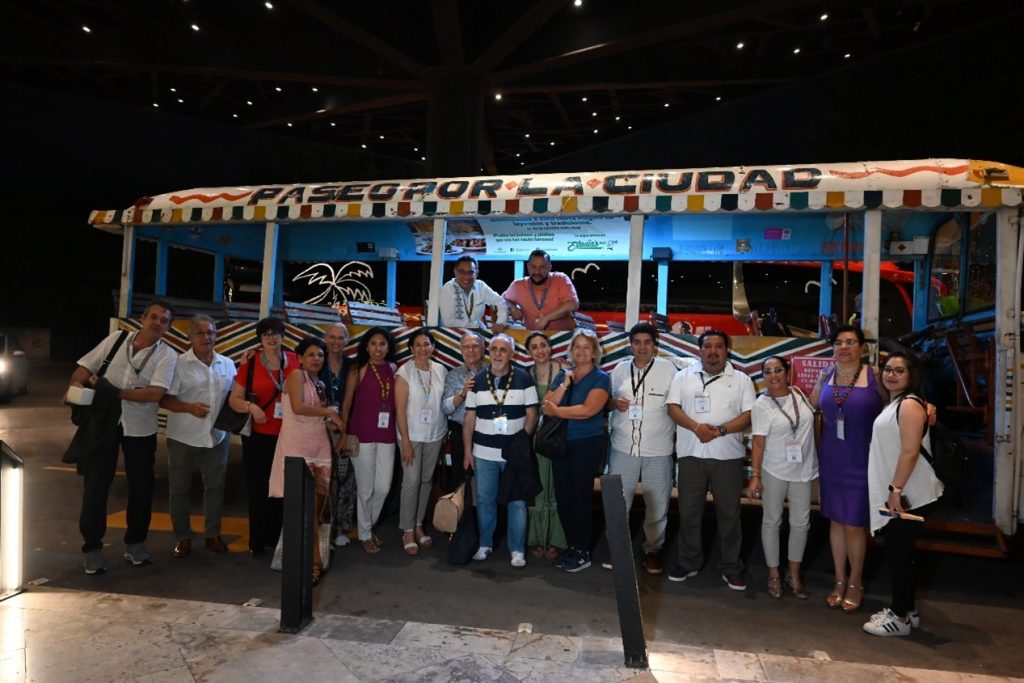 Recorrido nocturno en el “Carnavalito” por la ciudad de Mérida.