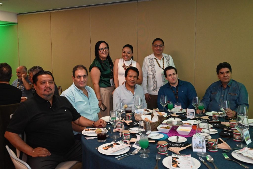 AMAV Nacional invitados de honor a cena de gala en el hotel NH Paseo Montejo.