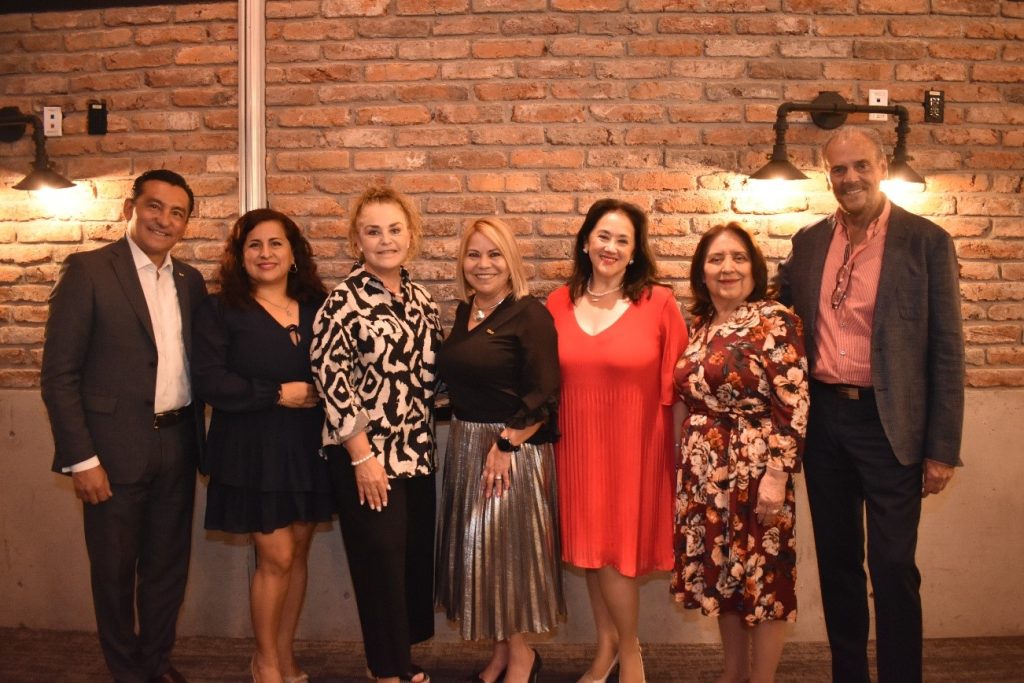 Alicia Mejía, Presidente de La Metro y socios en el hotel Novotel Toreo by Accor.