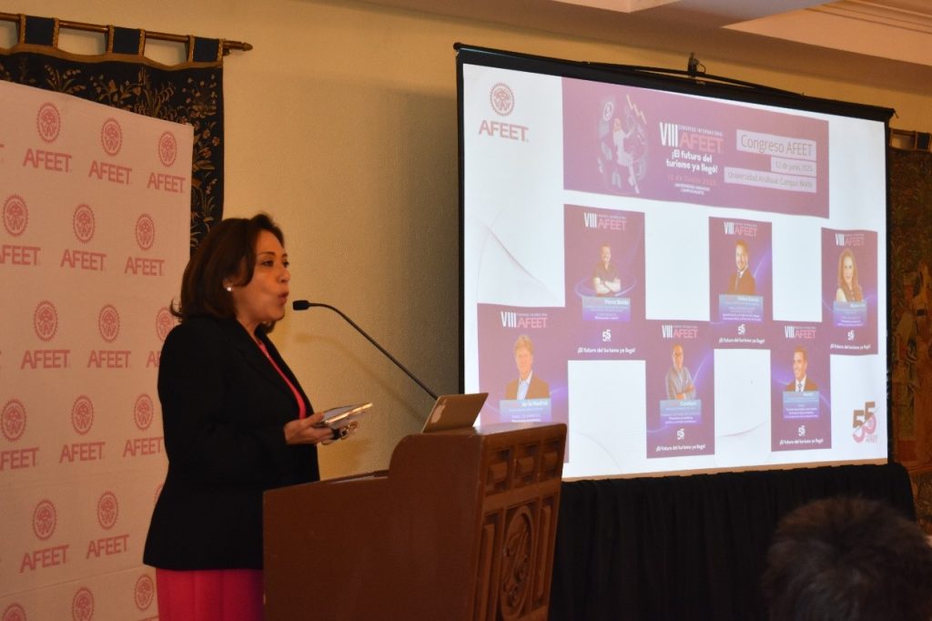 Claudia González extendió la invitación oficial al VIII Congreso Internacional AFEET.