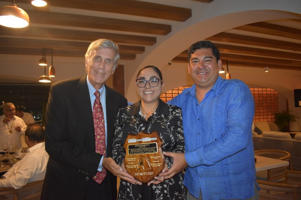 Charles III, Ing. Brenda Ortega Solís y Jefferson Marín Flores, Capitán del Beauport.