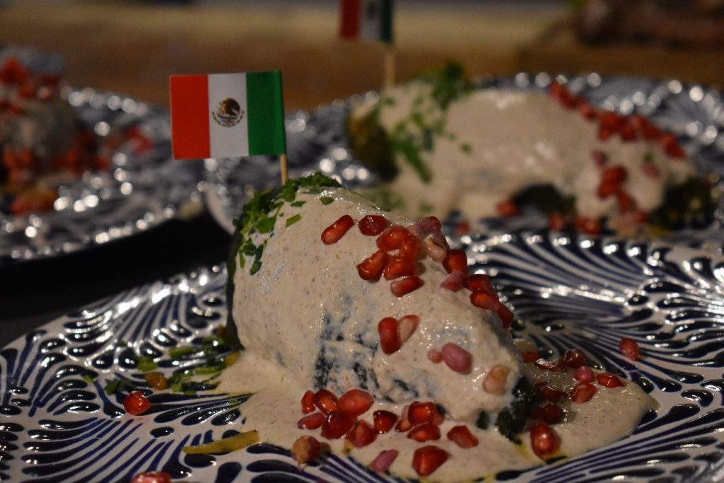 Chile en Nogada en el Restaurante LAVITABELLA en San Juan Cosalá, Jalisco.