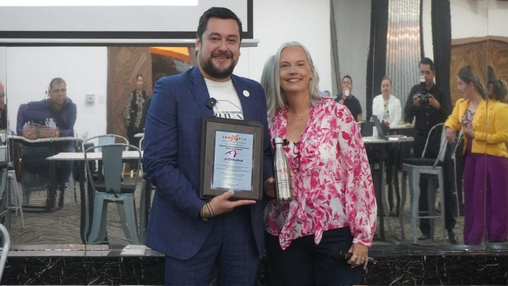 Julio Chávez, Director del Fideicomiso ¡Ah Chihuahua! y Birgit Grund, Presidenta de CONEXSTUR.