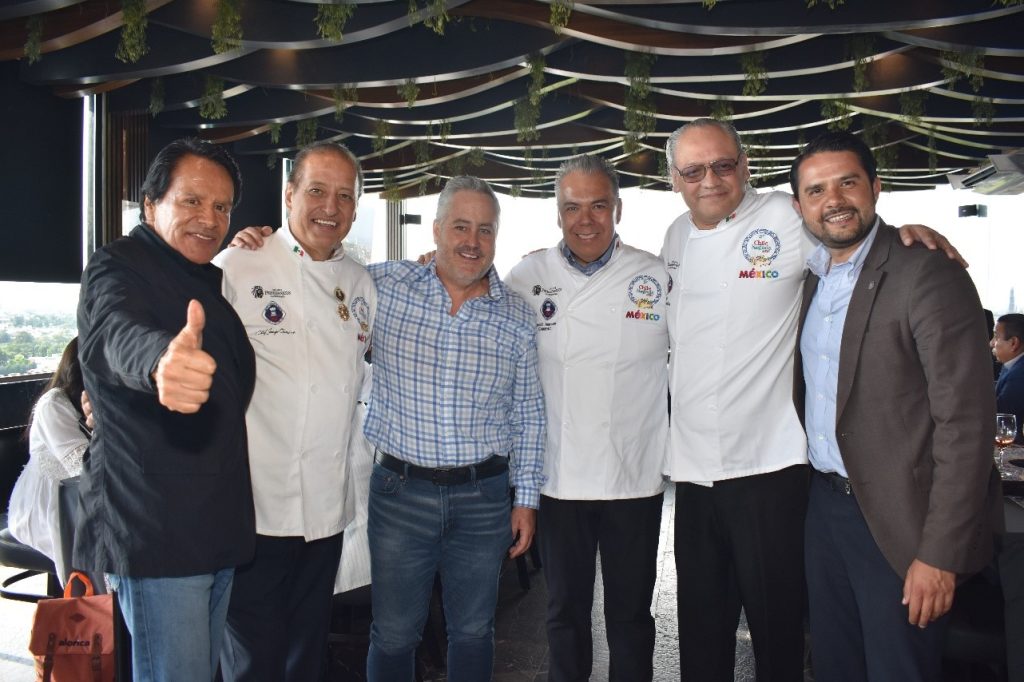Inicia temporada 2025 del Chile en Nogada en Restaurante Carmina.