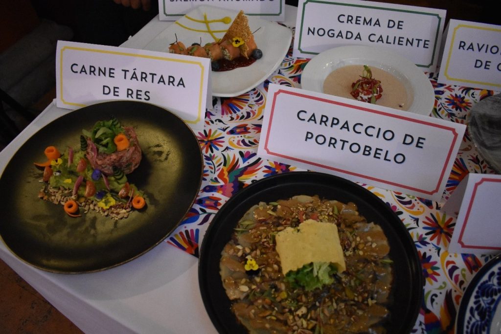 Variedad de platillos a base de nogada en la Hacienda de los Morales.
