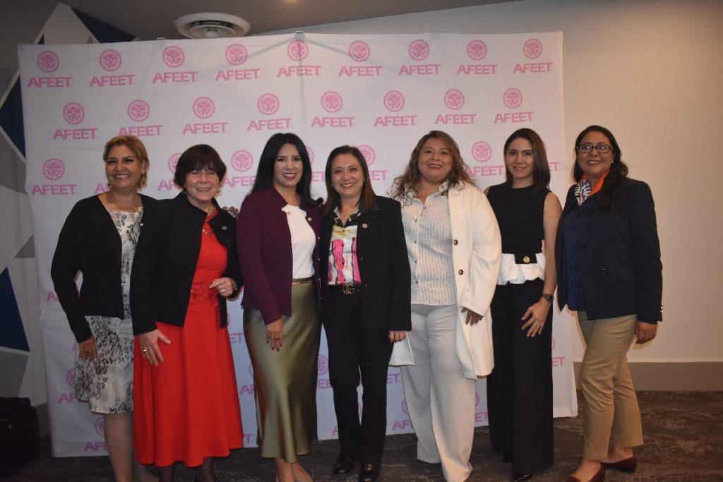 Asociadas de AFEET Nacional durante la VIII Junta Reglamentaria.