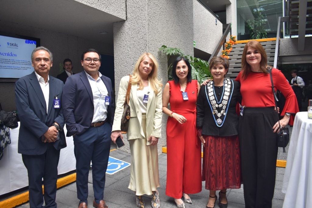 Comida del Club Skål CDMX en Cessa Universidad Campus San Ángel.