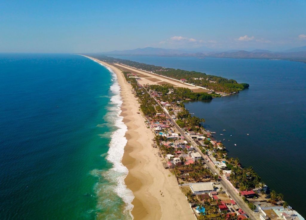 Laguna de Coyuca: Un ecosistema único en Pie de la Cuesta.