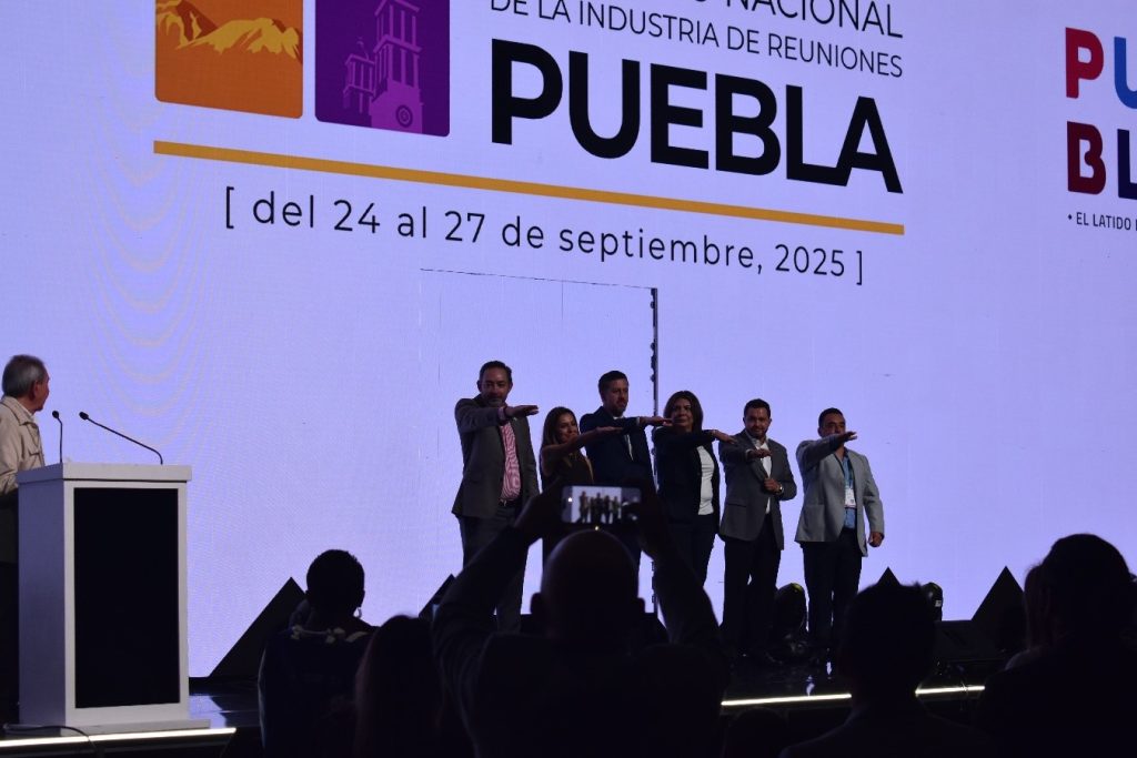 Toma de protesta al nuevo Consejo Directivo de COMIR 2025-2027.