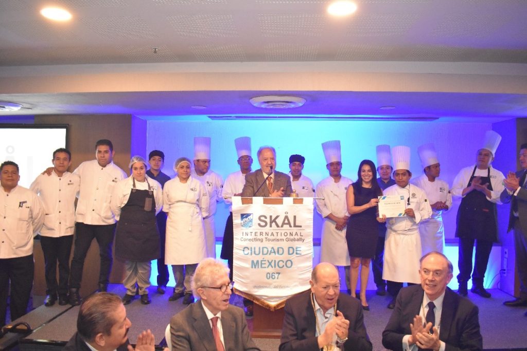 Reconocimiento al equipo de cocina de Galería Plaza Reforma que encabeza el Chef Luis Antonio Rodríguez.