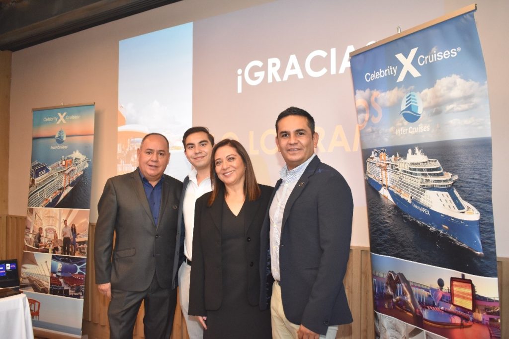 Claudia González y Humberto Avelar de InterCruises, acompañados de Xavier González Palacios de Celebrity Cruises.