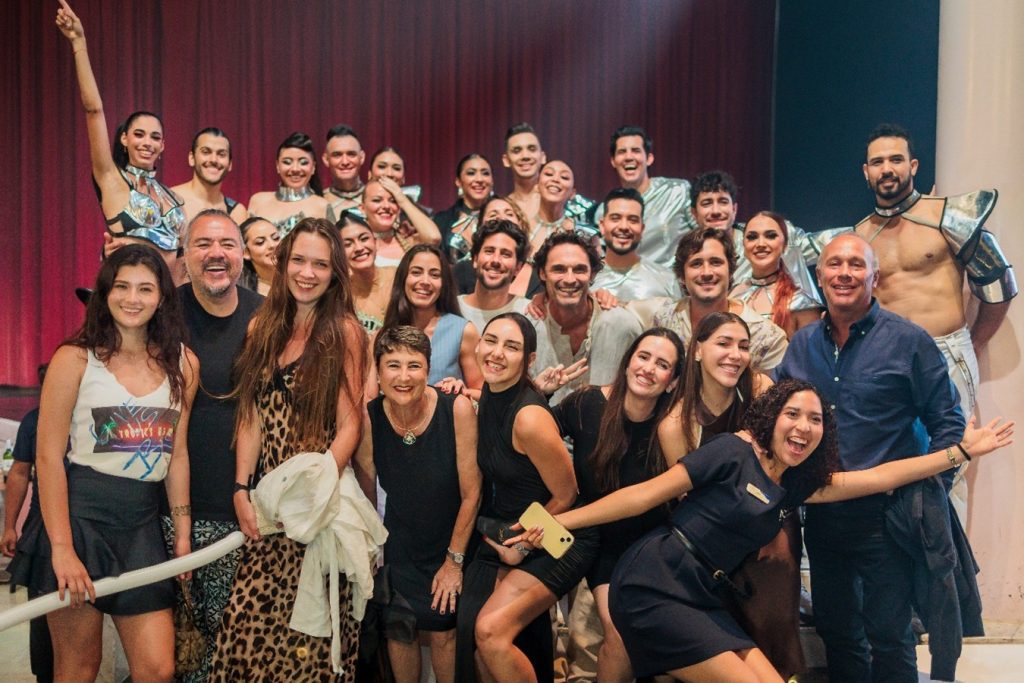 Cena show en Bravo Dinner & Dance Experience y en CHIC Cabaret & Restaurant.