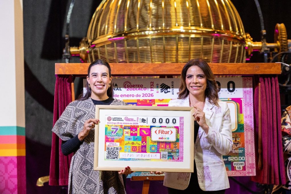 Josefina Rodríguez Zamora y Olivia Salomón en la Lotería Nacional.