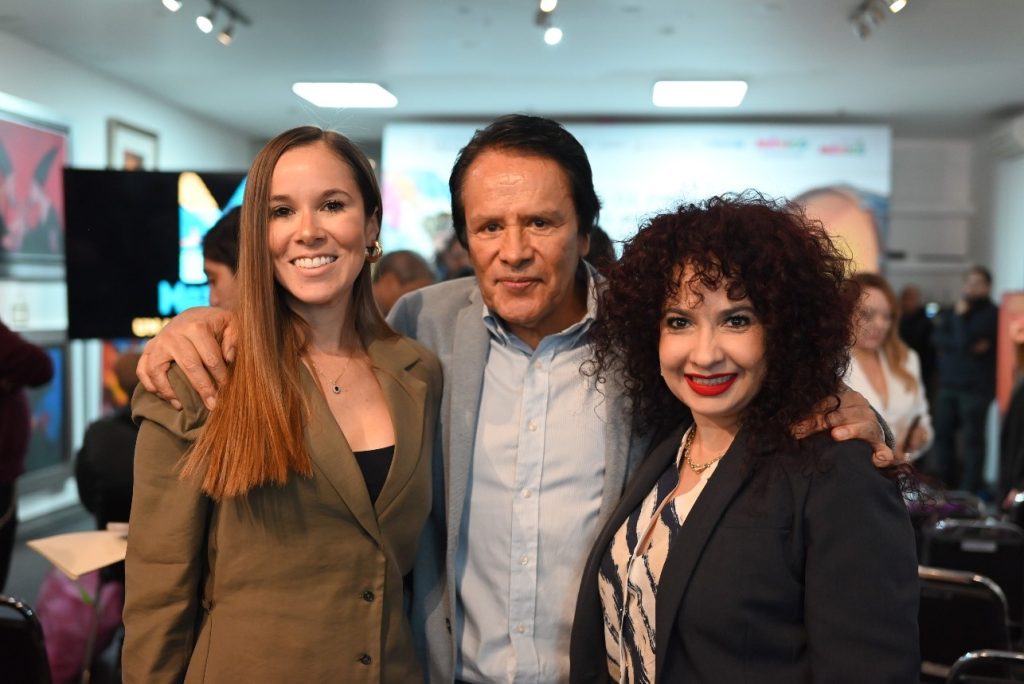 Mireya Sosa Osuna, Juan Enríquez y Karina García Grijalva.