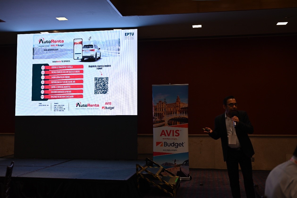 Alberto Sansores presentó los beneficios a los agentes de viajes de AutoRenta.
