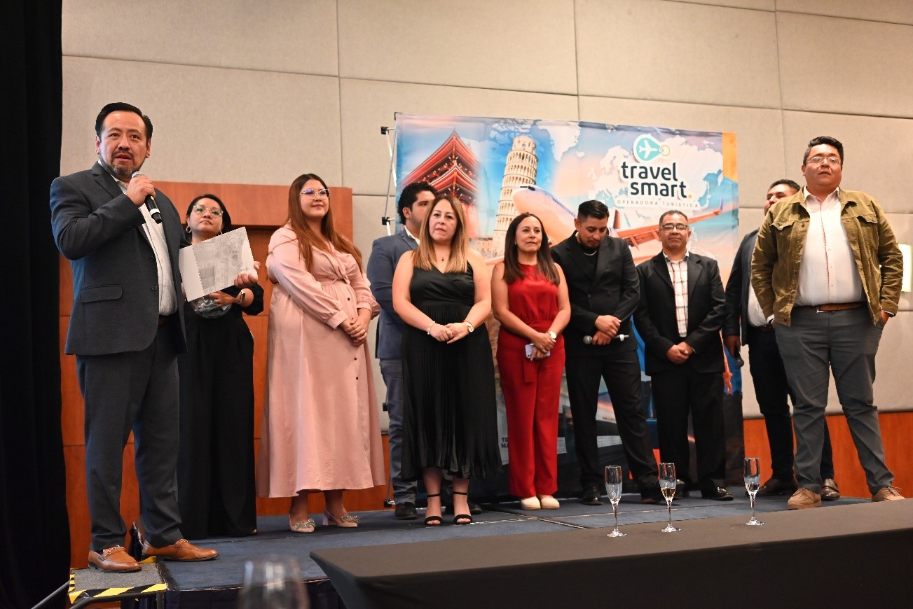 Equipo comercial de Travel Smart encabezado por Alfredo Fuentes.