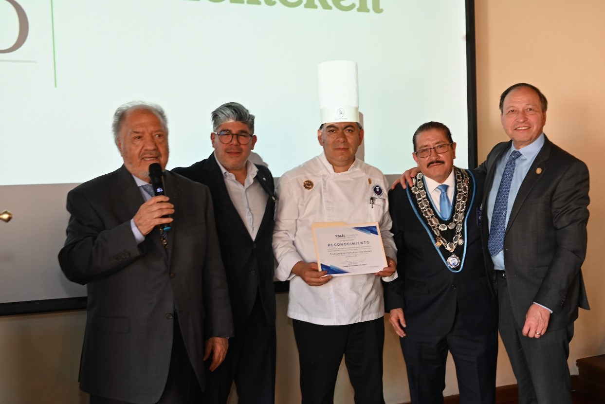 Ricardo Córdova, presidente Skål CDMX acompañado de Armando Palacios, Chef Benigno Fernández, Rodrigo Álvarez y Juan Corral.