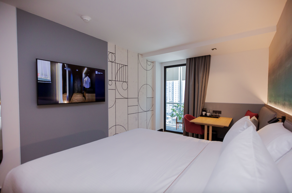 Fiesta Inn no solo evoluciona como producto, sino que refuerza también su posición como una marca que entiende profundamente al viajero.