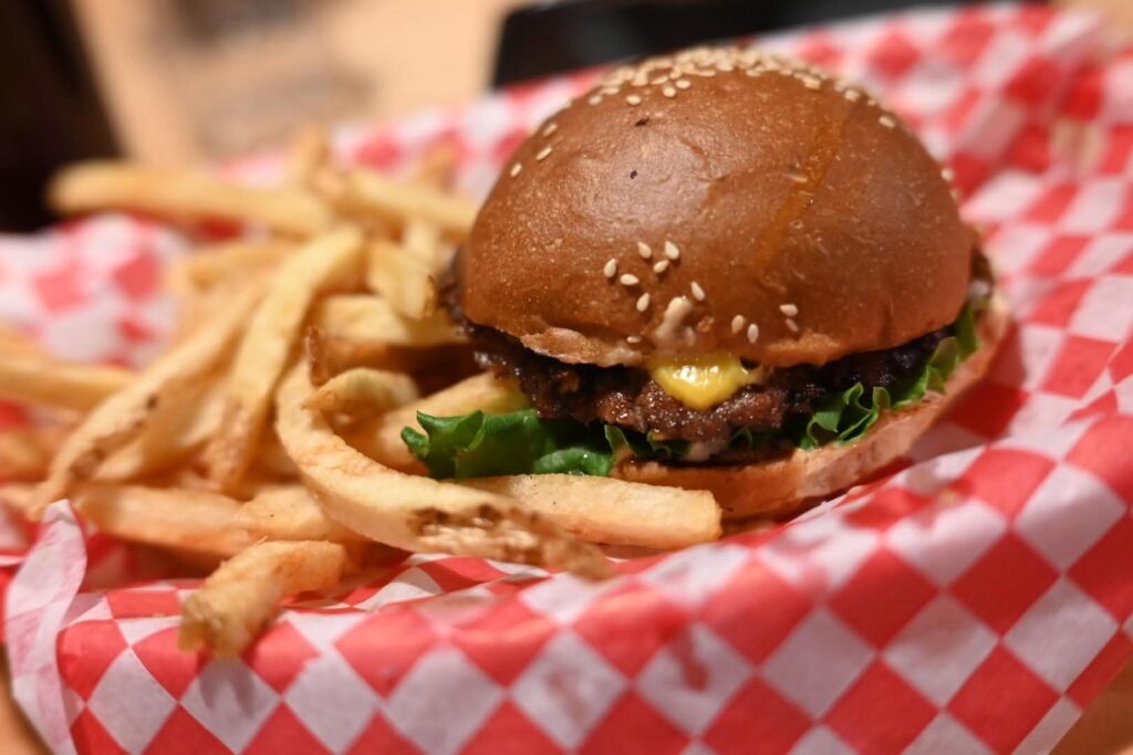 Durante el trayecto se realizan paradas en hamburgueserías seleccionadas de la CDMX.