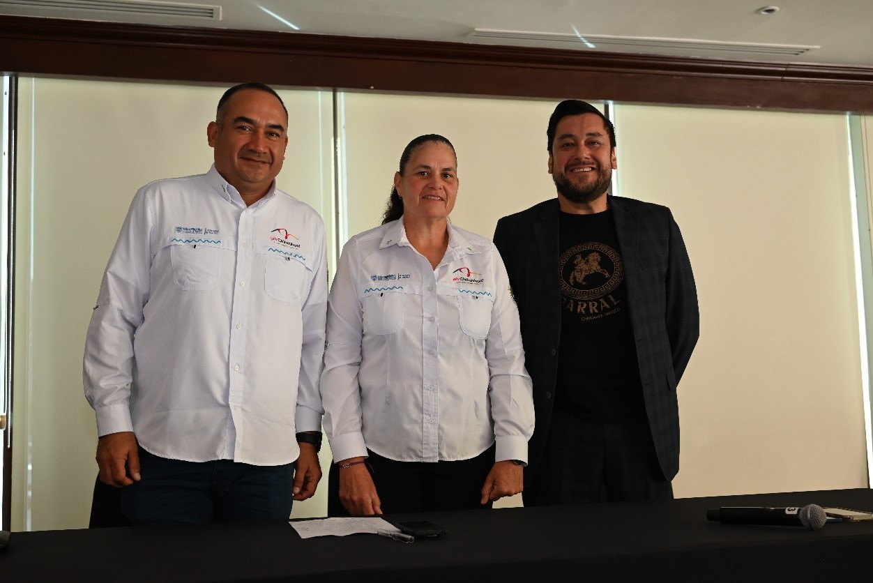 Julio Chávez, Director del Fideicomiso para la Promoción Turística ¡Ah Chihuahua! y Alejandra Villalobos, Directora de Gestión Turística de Sectur Chihuahua.