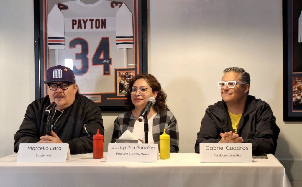 Marcello Lara (BurgerMan), Cynthia González (Turibus) y Gabriel Cuadros.