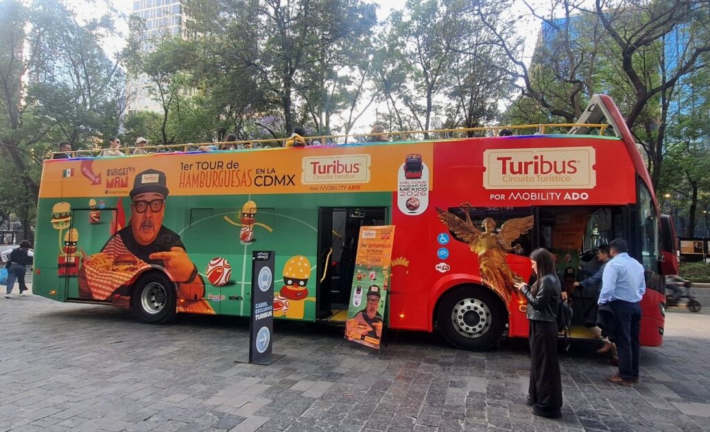 En el marco de su primer aniversario, Turibus destaca el éxito de su experiencia BurgerMan