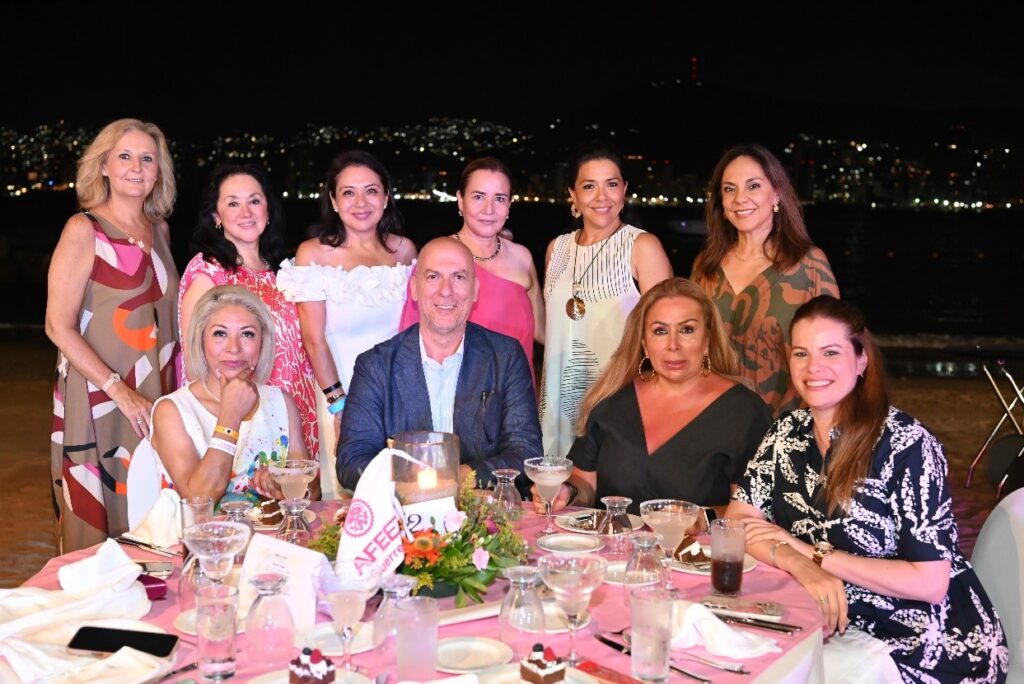 Cena de asociadas AFEET participantes en el Tianguis Turístico 2026 en el hotel Park Royal Acapulco.