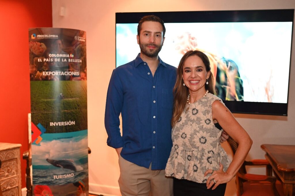 Mateo Gómez, Director Ejecutivo ProColombia en México y Carolina Encanales, asesora senior de la oficina de ProColombia en México.