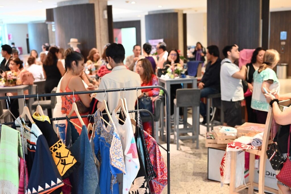 Punto de venta de EnDirecto Arte y Pasión de México en el Hotel Exe Alameda Reforma.