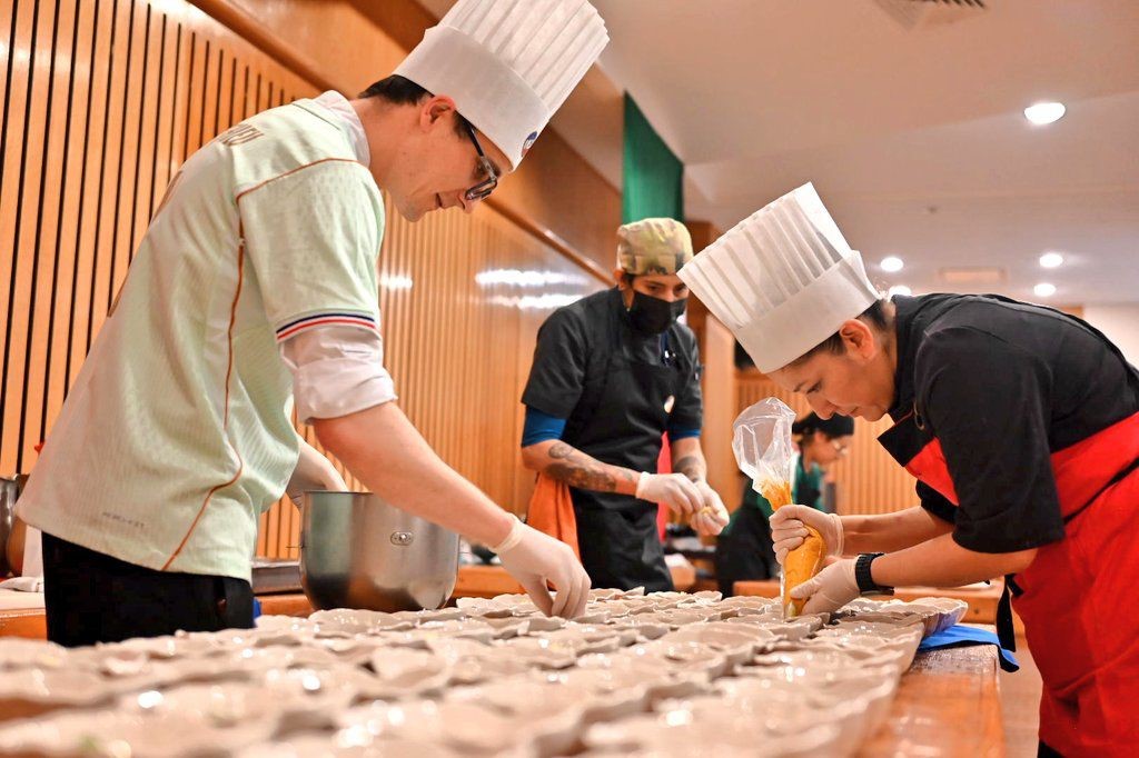 Equipo francés comandando por el Chef Matthieu Lecroart.