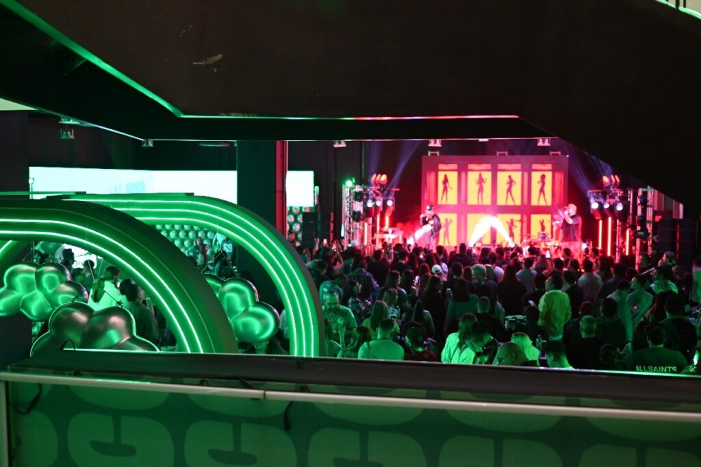Noche llena de México, futbol, música y convivencia, en una celebración de orgullo mexicano.