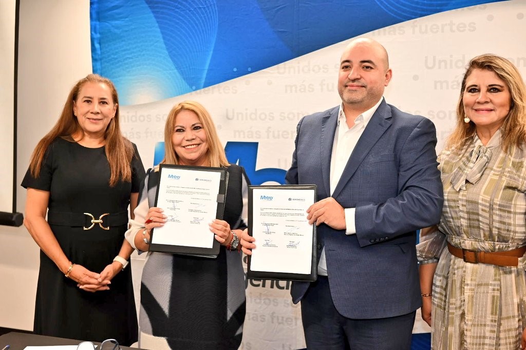 Firma del Convenio de Colaboración entre La Metropolitana y Aeroméxico.