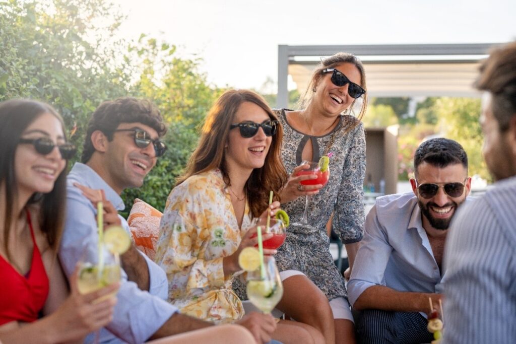 Exclusivos encuentros al atardecer en una elegante suite privada con la experiencia “Sunset Suite Sessions”.