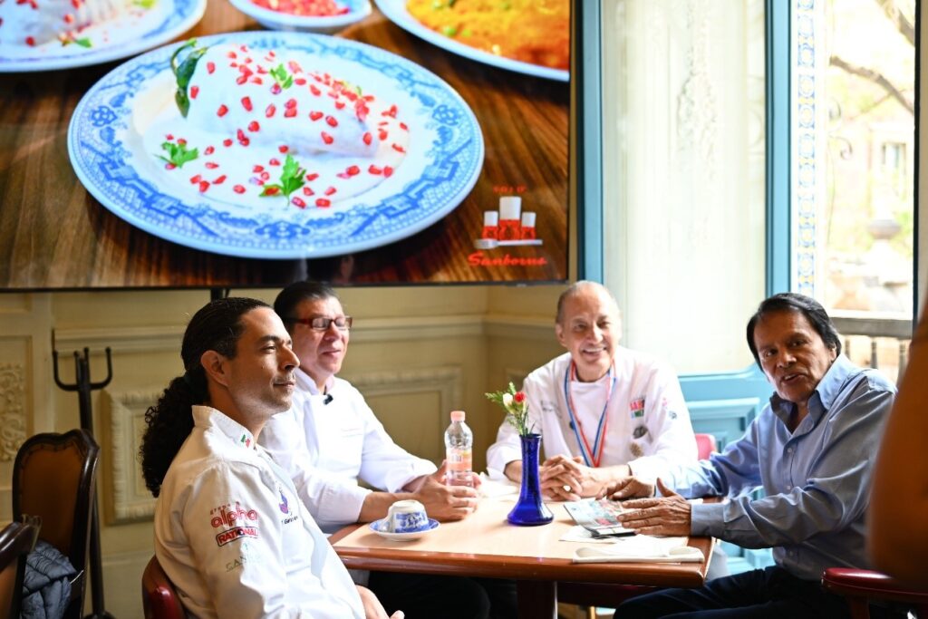 Gerard Militello, José Hernández, Jorge Orozco y Juan Enríquez en Sanborns Casa de los Azulejos.